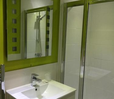 Southend-on-Sea Hotel | Oceanfront Camelia Hotel: Family-Friendly Retreat with Views
