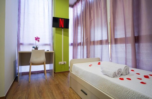 Sesto Calende Apartment | Relaxing Camelia Suite near Leonardo Academy & Beautiful Lakes
