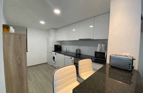 Salgados Apartment | Cozy Camellia Apartment Steps from the Beach with Ocean Views