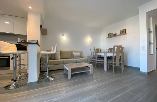 Salgados Apartment | Cozy Camellia Apartment Steps from the Beach with Ocean Views