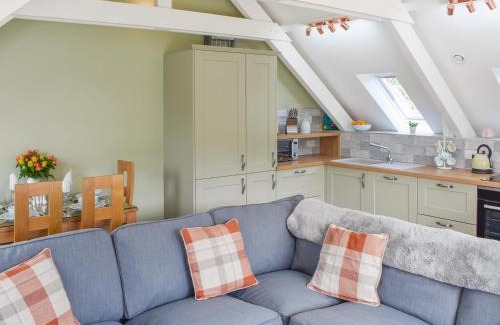 Saint Goran House | Pet-Friendly Retreat at Camellia Cottage Awaits You