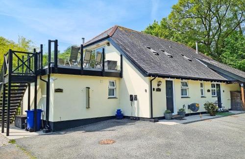 Saint Goran House | Pet-Friendly Retreat at Camellia Cottage Awaits You