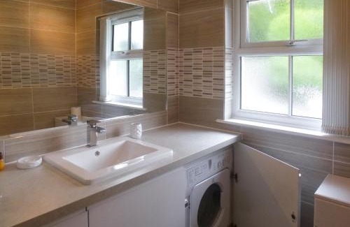 Saint Goran House | Pet-Friendly Retreat at Camellia Cottage Awaits You