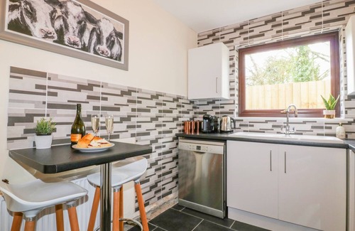 Lanlivery Cottage | Pet-Friendly Camellia Cottage with Garden in Cornwall