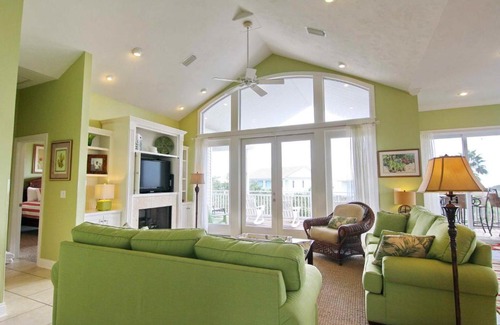 East End House | Family-Friendly Retreat at Camellia Cottage Awaits You
