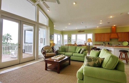 East End House | Family-Friendly Retreat at Camellia Cottage Awaits You