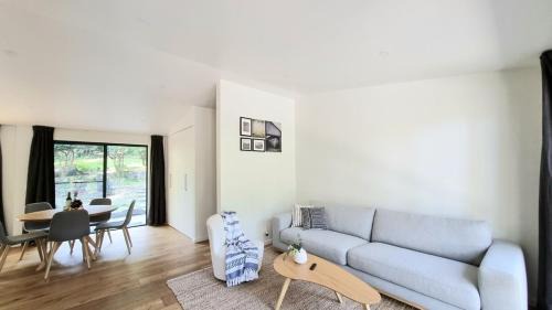 Mount Macedon House | Camellia Grove Retreat