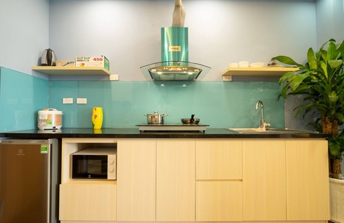 Quang An Apartment | Relaxing Camellia Homestay with Ocean View & Pool Access
