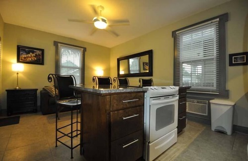 Gretna House | Explore NOLA: 2 Bedroom Retreat with Private Patio