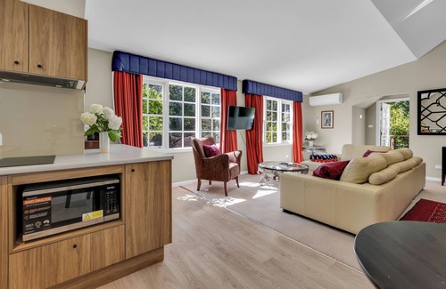 Mount Wilson Cabin | Discover Camellia Lodge: Botanical Garden Retreat for Families