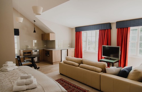 Mount Wilson Cabin | Discover Camellia Lodge: Botanical Garden Retreat for Families
