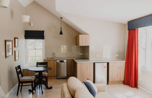 Mount Wilson Cabin | Discover Camellia Lodge: Botanical Garden Retreat for Families