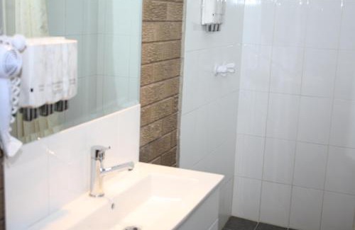 Narrandera Hotel | Camellia Motel