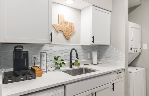 Northgate Apartment | Camellia: Studio Apt, 4 Minute walk to A&M