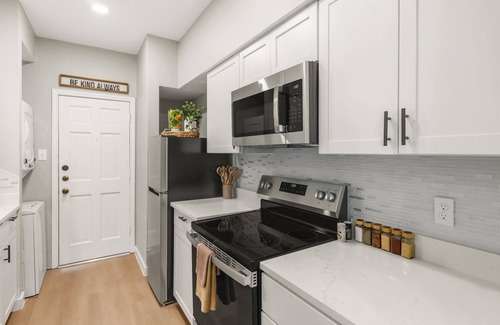 Northgate Apartment | Camellia: Studio Apt, 4 Minute walk to A&M
