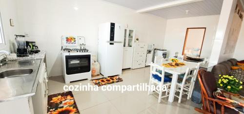Balneario Arroio do Silva House | Cozy Suites at Camelo: Kitchen & Shared Lounge Experience