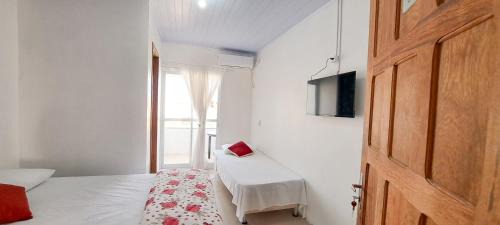 Balneario Arroio do Silva House | Cozy Suites at Camelo: Kitchen & Shared Lounge Experience