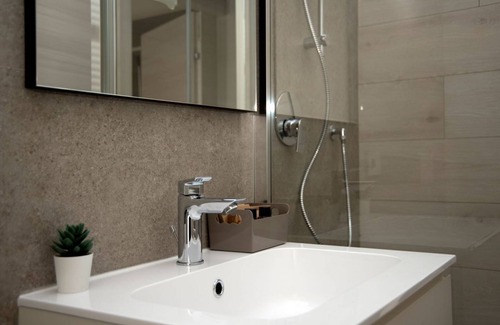 Borgo Roma Apartment | CAMELOT APARTMENT RED5