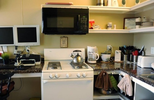 Honeyville Hotel | Cozy Camelot Inn at Honeyville with Hot Tub & Breakfast