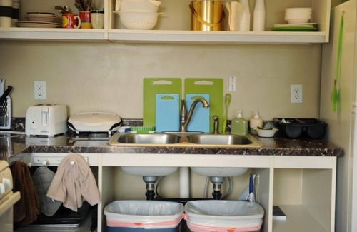 Honeyville Hotel | Cozy Camelot Inn at Honeyville with Hot Tub & Breakfast