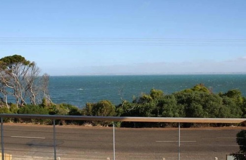 Kingscote House | Seaside Escape at Camelot with Spa & Free Wi-Fi