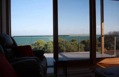 Kingscote House | Seaside Escape at Camelot with Spa & Free Wi-Fi