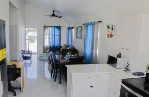 Discovery Bay House | Discover Little Paradise: Family-Friendly Getaway Awaits