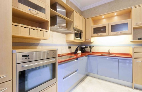 San Sebastian Centro Apartment | Experience Camelot: Guest Rated 9.6 with Spa & Breakfast
