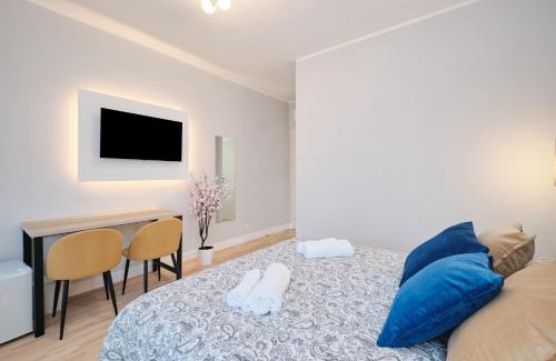 Quartiere XXIX Ponte Mammolo House | Camera con bagno privato, balcone, parcheggio gratis, 20 min dal Colosseo