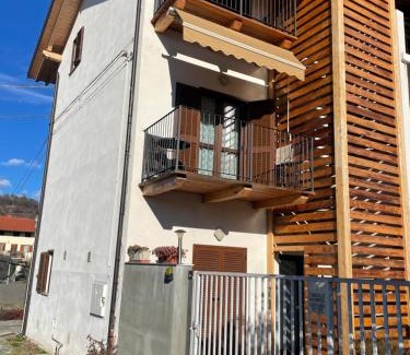 Pavone Canavese House | Scenic Stays at Camera con vista Castello - Rated 9.3/10