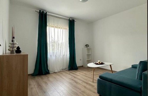 Sinpetru House | Cozy Double Room with Private Balcony and Living Area