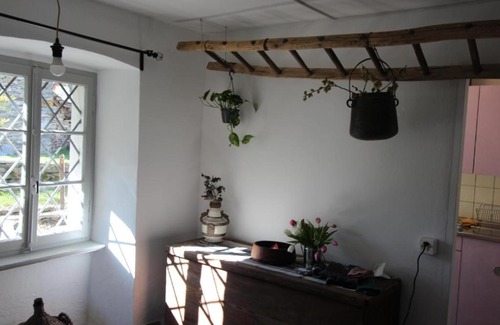 Brione House | Discover Comfort at Casa Eva: Pet and Child Friendly Stay