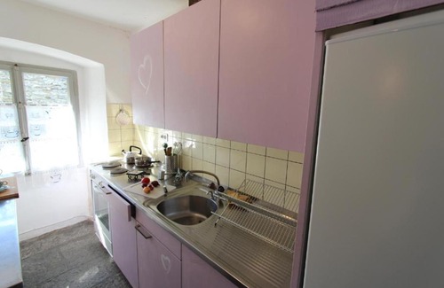 Brione House | Discover Comfort at Casa Eva: Pet and Child Friendly Stay