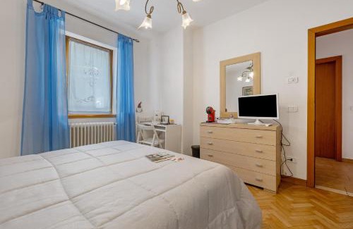 Roncone House | Camera Meridiana