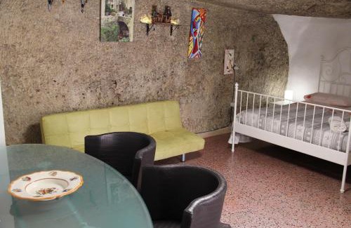 Tropea House | Pet-Friendly Retreat: Camera Nella Roccia with Great Reviews