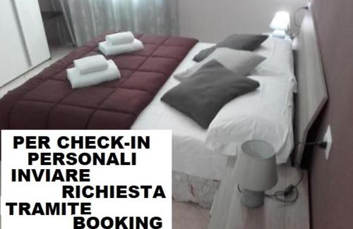 Parma Apartment | Cozy Room with Private Bath, TV & Free WiFi for Families