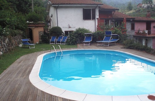 Fosdinovo House | Pet-Friendly Retreat at Camera Woof with Breakfast Included