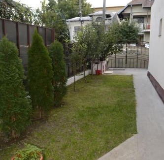Pitesti Apartment | Pet-Friendly Retreat at Camere Centrale with Breakfast Included