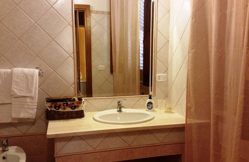 Fondi Bed & Breakfast | Cozy Camere Primavera B&B with Breakfast & Child Care