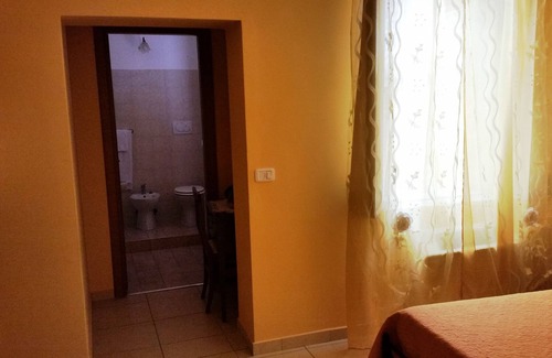 Fondi Bed & Breakfast | Cozy Camere Primavera B&B with Breakfast & Child Care
