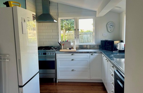 Martinborough Cottage | Camilla Cottage - 2 bedrooms close to the square