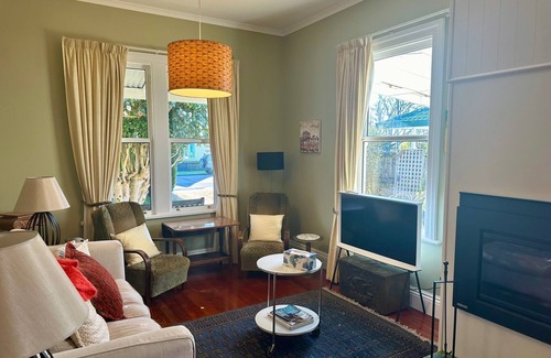 Martinborough Cottage | Camilla Cottage - 2 bedrooms close to the square