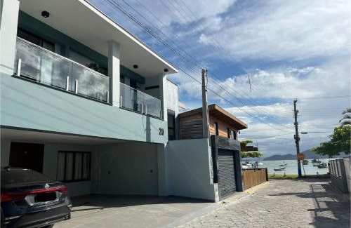 Governador Celso Ramos Apartment | Oceanfront Comfort at Caminho do Mar Ap 4 – Guest Rated 9/10