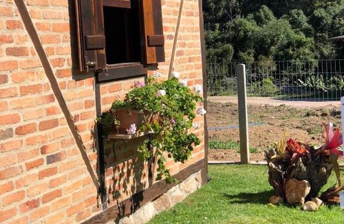 Sao Bonifacio Cabin | Pet-Friendly Retreat at Caminhos da Serra do Tabuleiro
