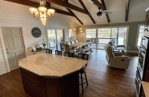 Belmont House | Camm's Lakeside Retreat: Family Haven with Boat Access