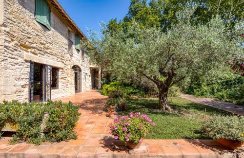 Fourques Apartment | Pet-Friendly Retreat with Pool and Family Amenities at Camoin