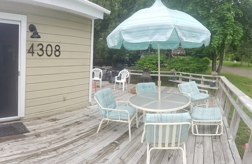 Putnam Station House | Experience Gull Bay: Lake Views and Beach Access Await