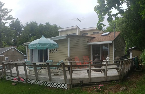 Putnam Station House | Experience Gull Bay: Lake Views and Beach Access Await