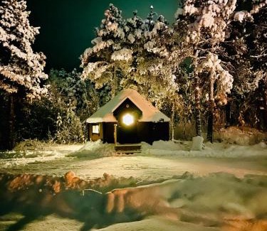 Jukkasjarvi Ski Chalet | Unique Camp Caroli Hobbit Hut with Great Guest Ratings