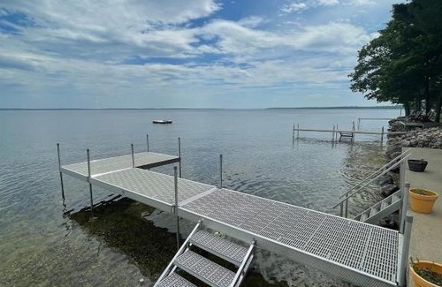 Sebago House | Cozy Camp Carroll: Family and Pet Friendly Getaway